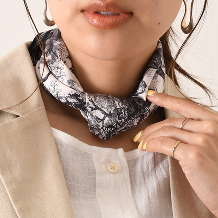 新品 スカーフ シルク バンダナ 大人 ファッション柄 ピンク エレガント 通販