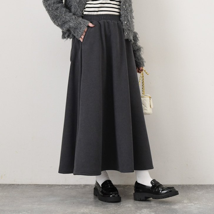 RATAさん　ふんわり広がる大人のコーデュロイフレアスカート　【完売品】ブラック REAL STYLE ロングスカート レディース 冬 裏起毛 コーデュロイ フレア