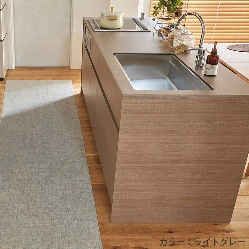 リビングやダイニングに敷いても目立たない、ベーシックなカラーのシンプルデザイン。