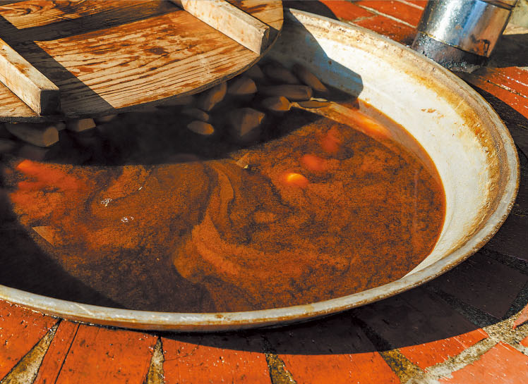 黒い干し芋製造過程1