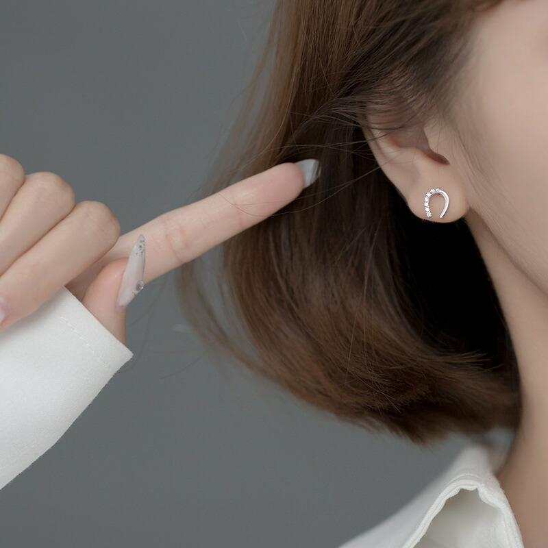089De【幸運を呼ぶ】ピアス　馬蹄　小ぶり　CZダイヤ　S925　シルバー Amazon | [KUOPIO accessory] 馬蹄ピアス シルバー | ピアス 通販