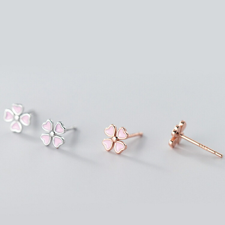 ピンクの四つ葉のクローバーピアス シルバー925 ピアス 金属