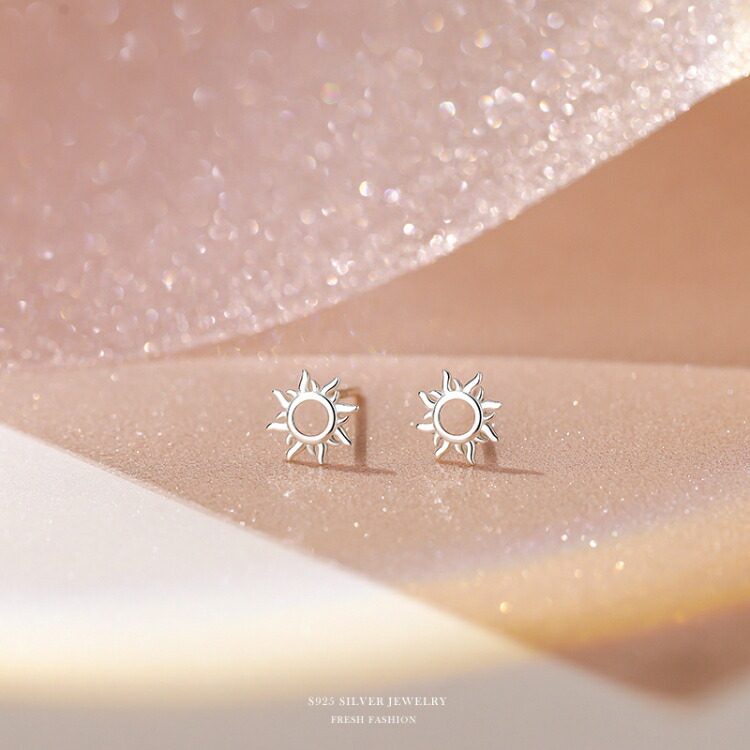 wHo?　c.o.f ピアス　シルバー925×18Kピアス(太陽)左耳 太陽モチーフのシルバーピアス シルバー925 ピアス 太陽 サン 宇宙