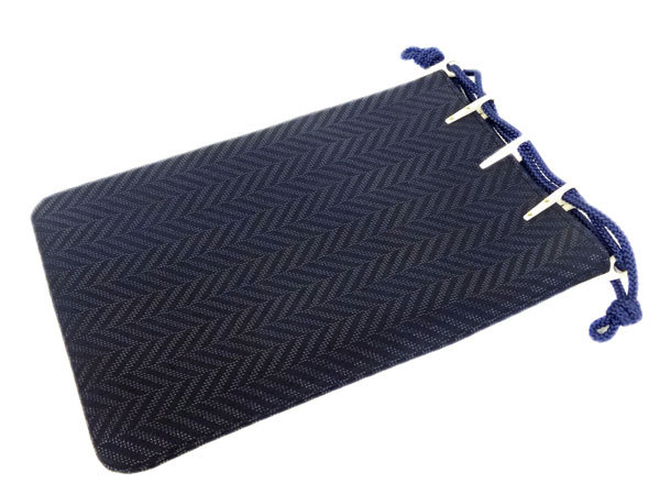 印傳屋　杉綾柄　鹿革　合切袋　巾着　ブラック　新品　最終価格 印傳屋（INDEN-YA） 印伝 合切袋 3004 紺地鹿革黒漆 杉綾柄 爆買