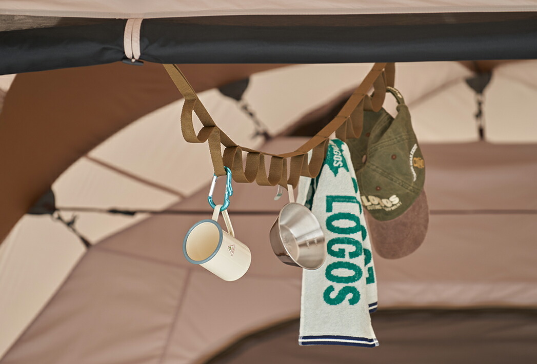 テント内やサイトに吊るして、いろいろ掛けて使える便利なベルト。