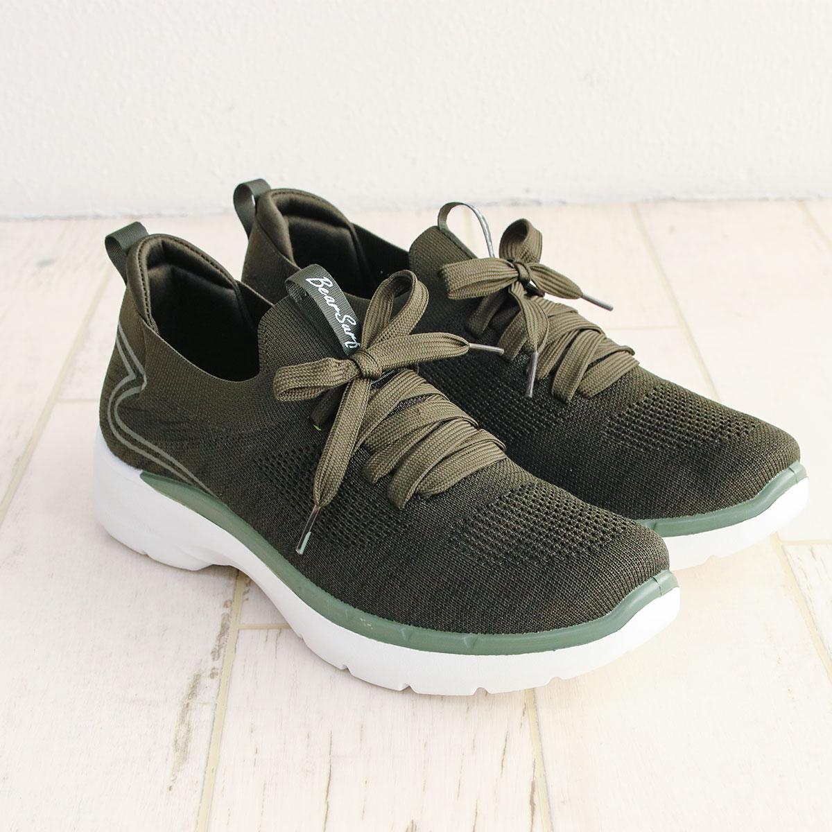 Clarks ミニマル スニーカー ブラック 超軽量 ニット スリッポン Clarks ミニマル スニーカー ブラック 超軽量 ニット スリッポン