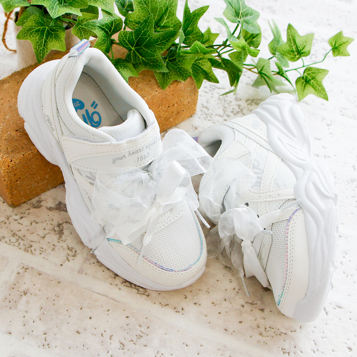 イコールミー スニーカー キッズ 女の子 リボン付き 軽量 軽い ゴム紐