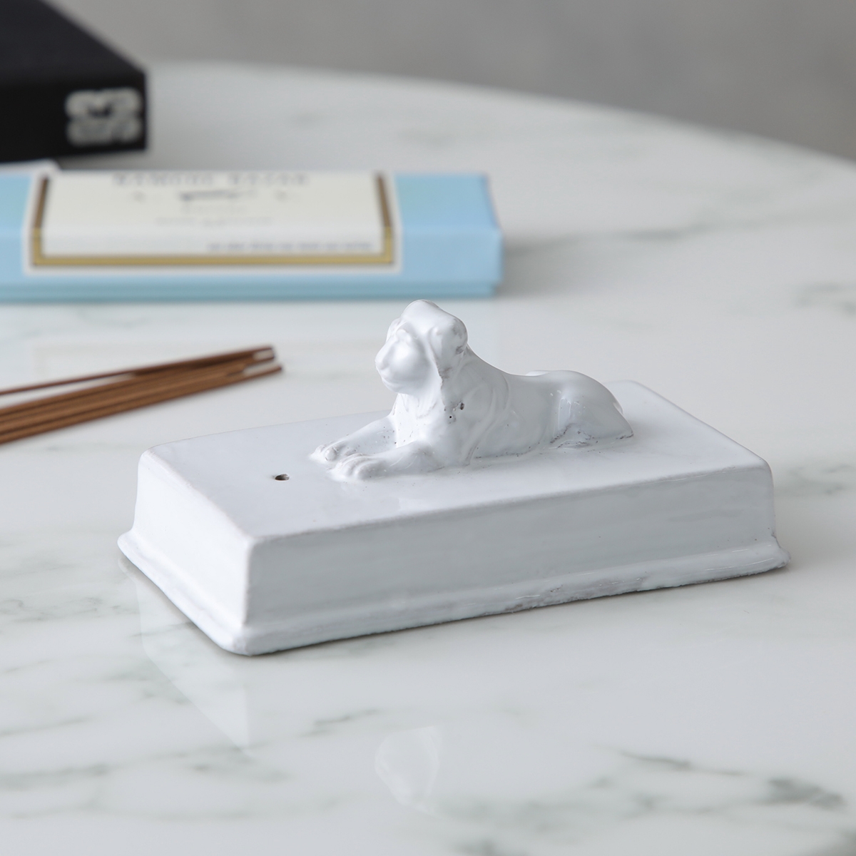 Astier de Villatte アスティエ・ド・ヴィラット インセンスホルダー Lion on Slab Incense Holder  ENCLIO3 ライオン お香立て 陶器 【返品交換不可】 : 2405r93781 : インポートセレクトmusee - 通販 -  Yahoo!ショッピング