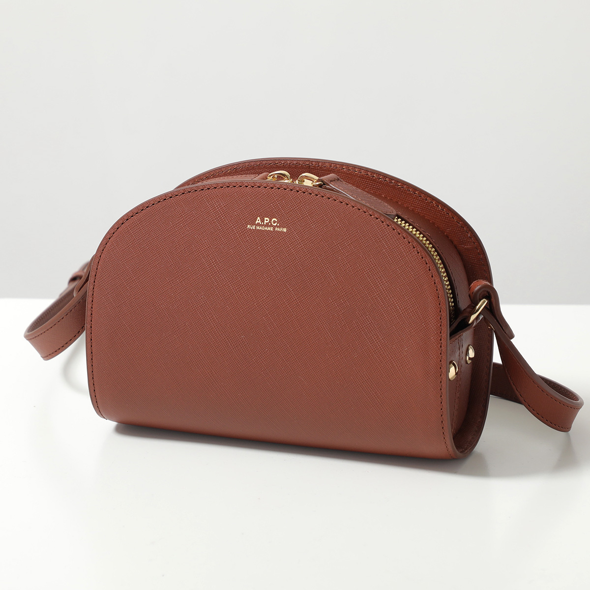 A.P.C. ベージュキャメル ハーフムーン ショルダーバッグ 美品の通販は 