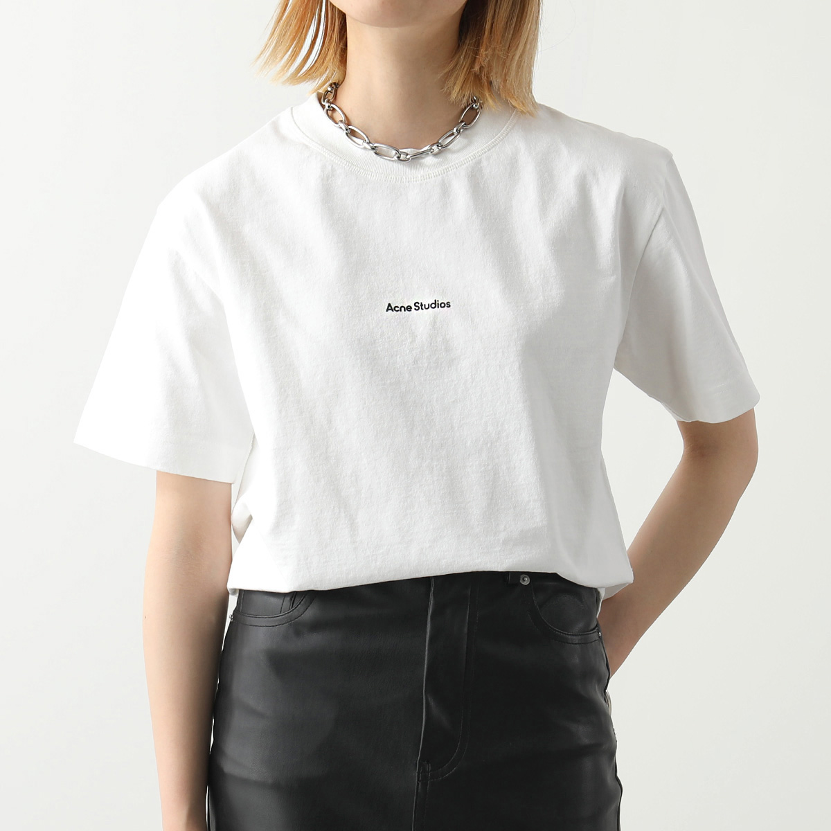 [Acne Studios] AL0135 900 スモール ロゴ Tシャツ ☆送料込☆ ACNE STUDIOS》 AL0135 900 スモール ロゴ Tシャツ (Acne
