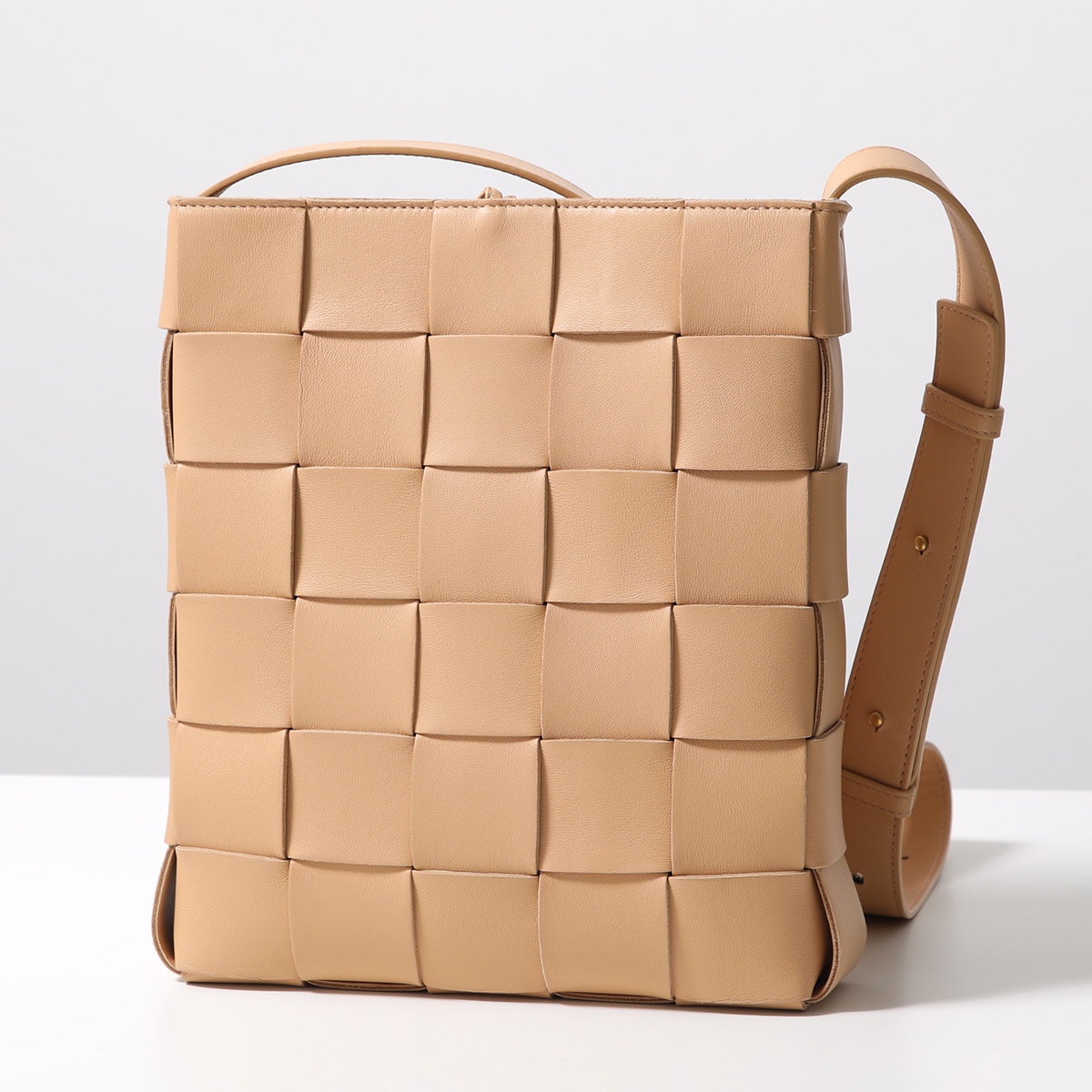 BOTTEGA VENETA　ボッテガヴェネタ　パーティバッグ ボッテガヴェネタ ショルダーバッグ レディース キャンディー