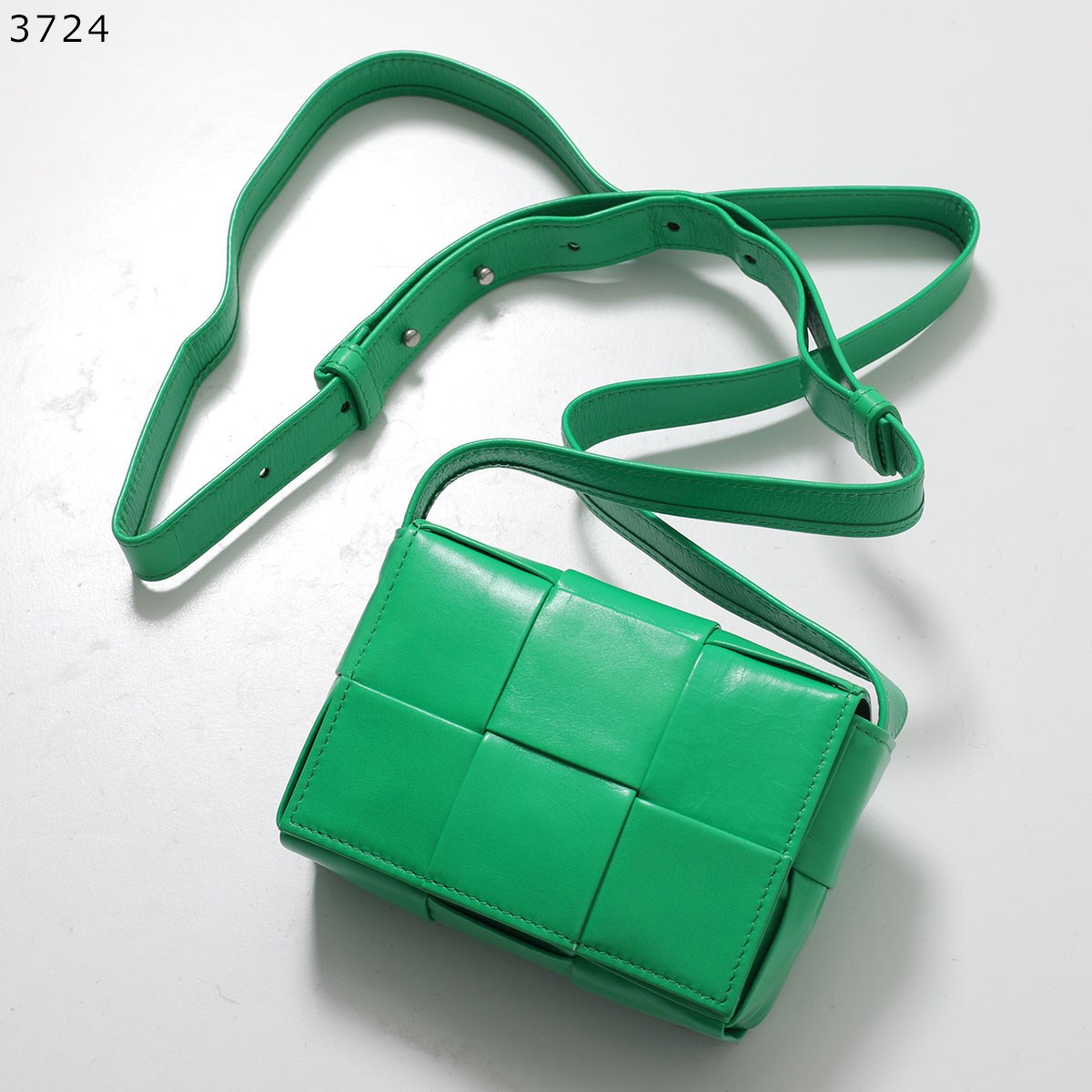 BOTTEGA VENETA（ボッテガ・ヴェネタ） ショルダーバッグ 667048 VCQ72