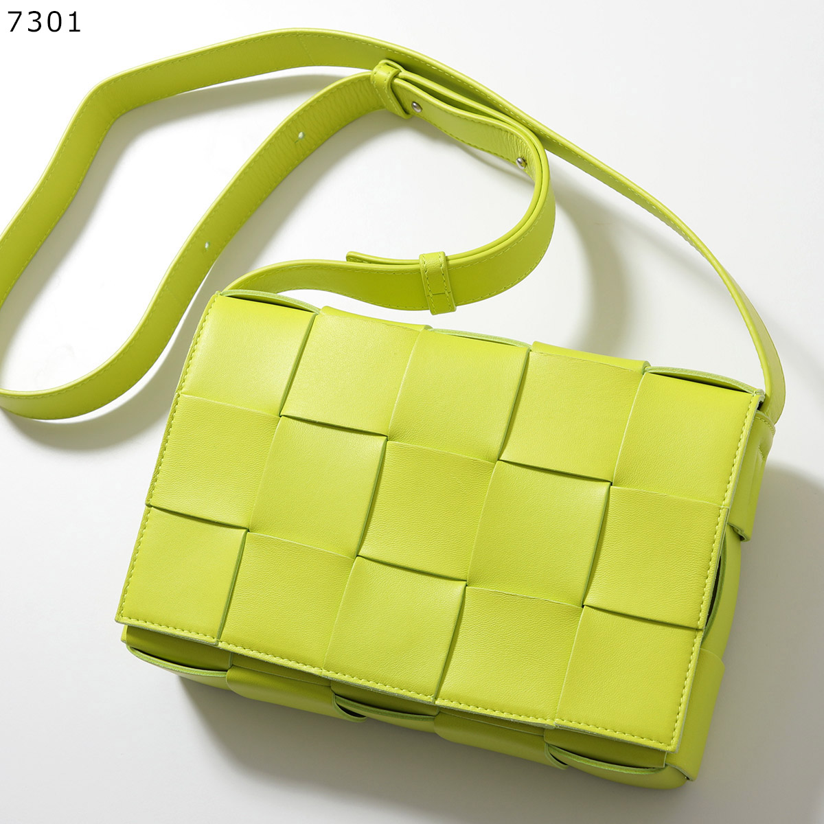 【クーポン5%OFF】ボッテガヴェネタ／BOTTEGA VENETA　カセット・イントレチャートレザー・クロスボディバッグ ・ショルダーバッグ(エメラルドグリーン) 578004 VMAY1 3049[返品OK] BOTTEGA VENETA（ボッテガ・ヴェネタ） ショルダーバッグ カセット