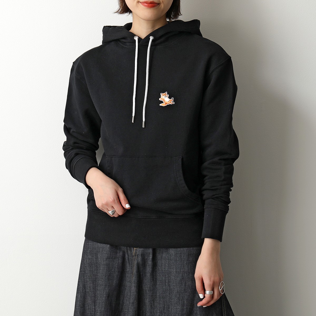 MAISON KITSUNE メゾンキツネ パーカー CHILLAX FOX PATCH CLASSIC HOODIE IU00355 KM0001 レディース スウェット プルオーバー カラー4色｜s-musee｜03