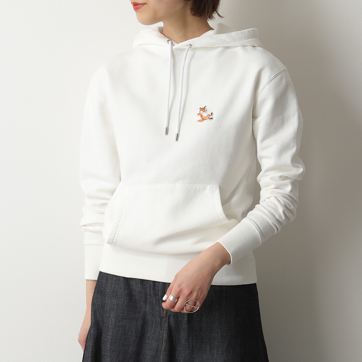 MAISON KITSUNE メゾンキツネ パーカー CHILLAX FOX PATCH CLASSIC HOODIE IU00355 KM0001 レディース スウェット プルオーバー カラー4色｜s-musee｜05