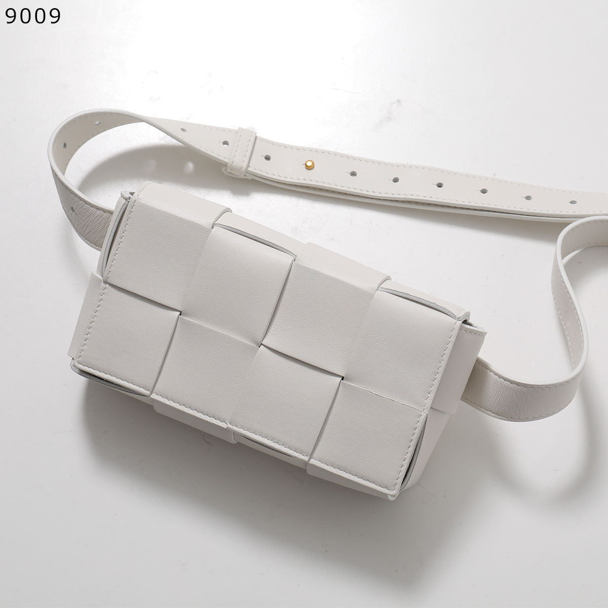 BOTTEGA VENETA（ボッテガ・ヴェネタ） ボディバッグ カセット 668572