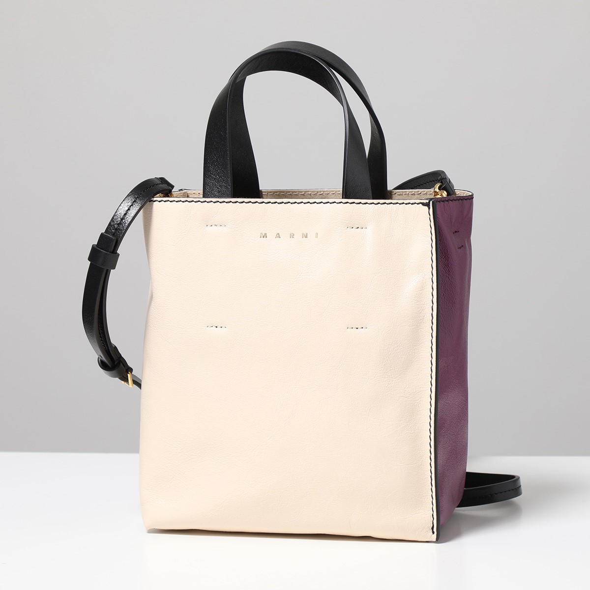 【国内即発】MARNI MUSEO SOFTスモールバッグ SBMQ0040Q0 Z640B Museo Soft Mini Bag in black leather with Marni Mending | Marni