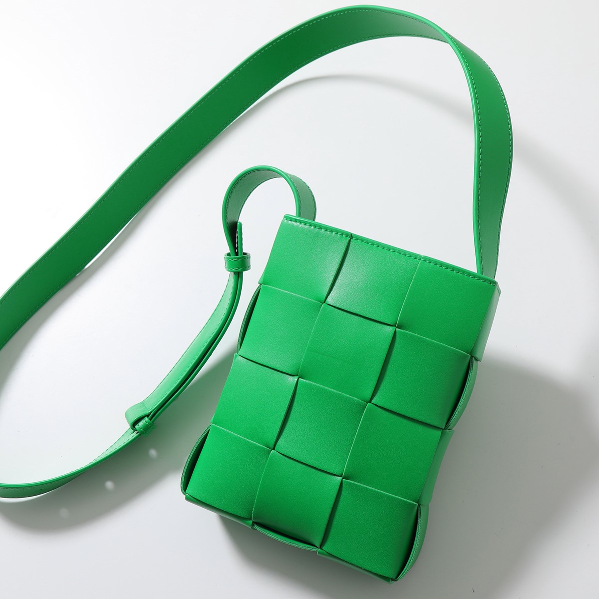 BOTTEGA VENETA ボッテガヴェネタ ショルダーバッグ CASSETTE