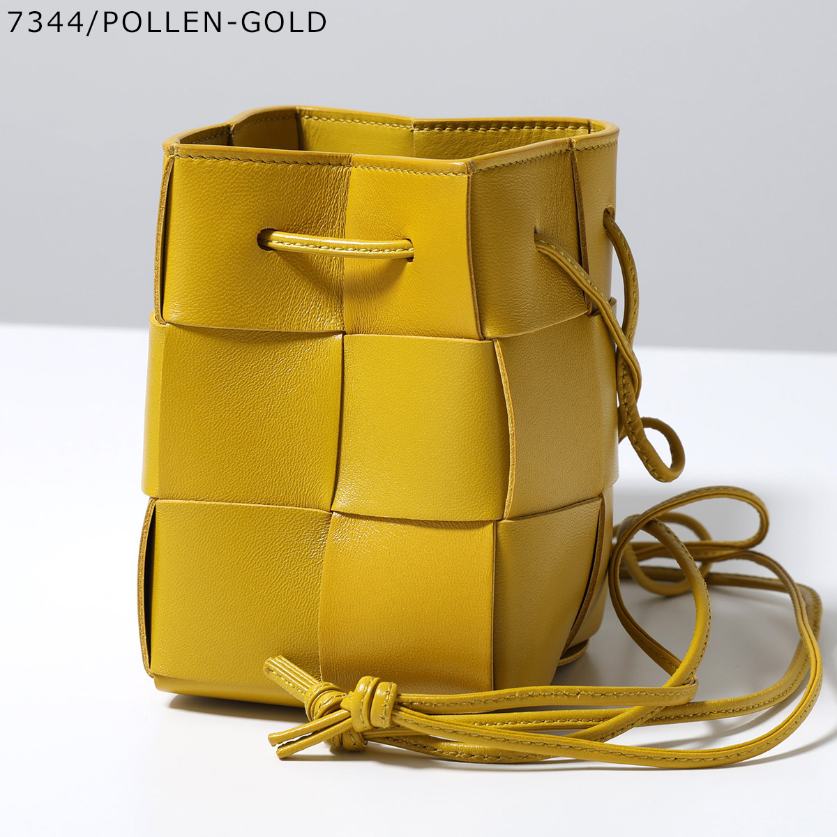 BOTTEGA VENETA（ボッテガ・ヴェネタ） ショルダーバッグ CASSETTE