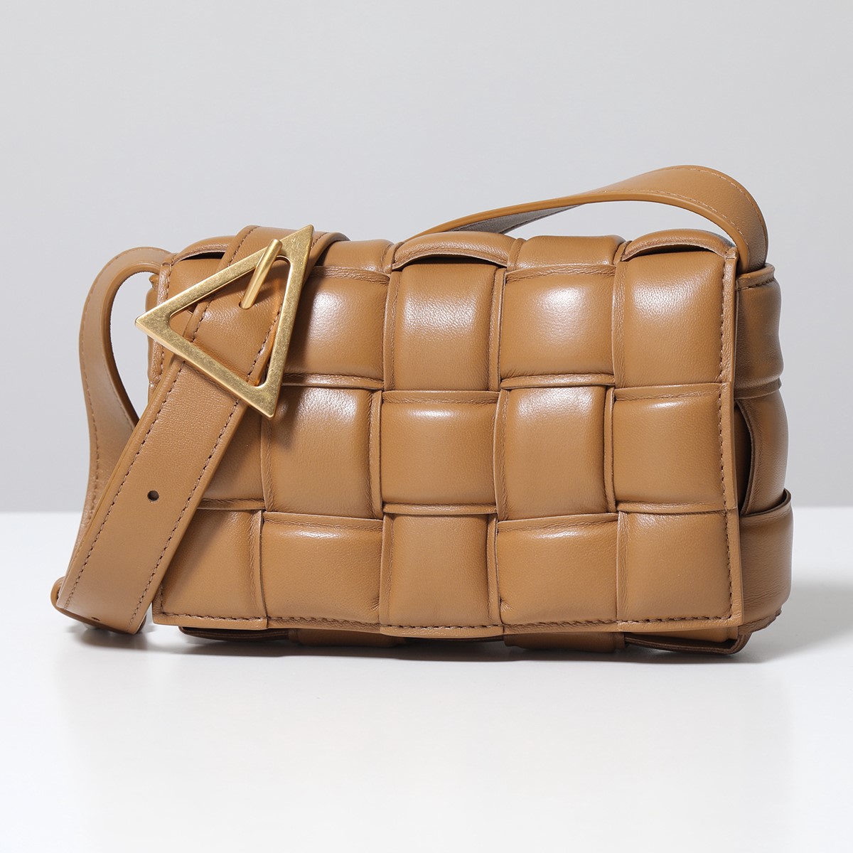 BOTTEGA VENETA ボッテガヴェネタ ショルダーバッグ CASETTE