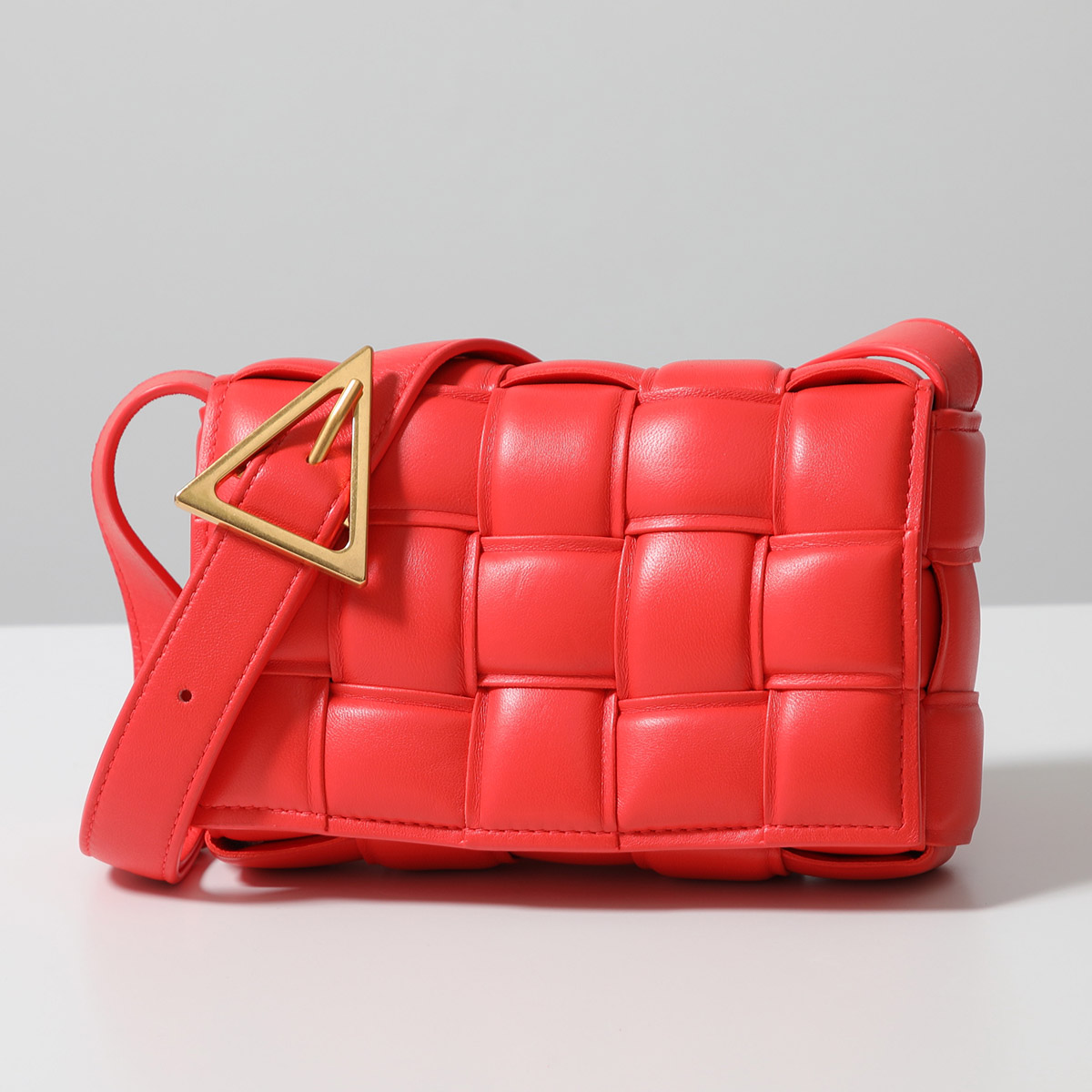 BOTTEGA VENETA（ボッテガ・ヴェネタ） ショルダーバッグ CASETTE