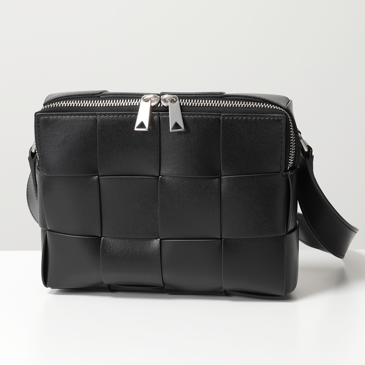 BOTTEGA VENETA|スモール カセット ショルダーバッグ (ブラック) BOTTEGA VENETA ボッテガヴェネタ ショルダーバッグ カセット