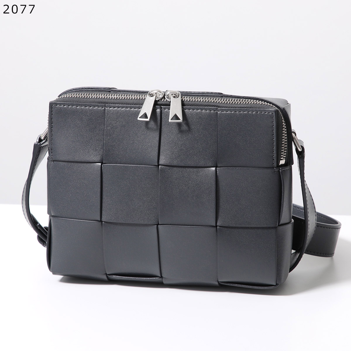 BOTTEGA VENETA ボッテガヴェネタ ショルダーバッグ CASSETTE