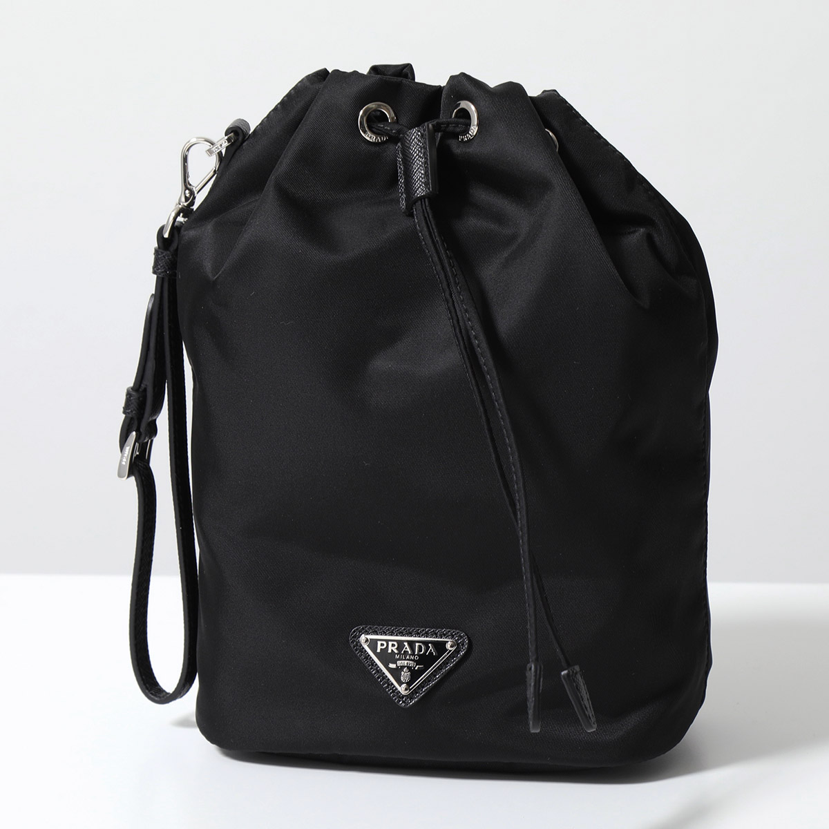 PRADA ブラック ドローストリングポーチ ☆送料関税込☆PRADA Re Nylon ドローストリングポーチ☆超人気