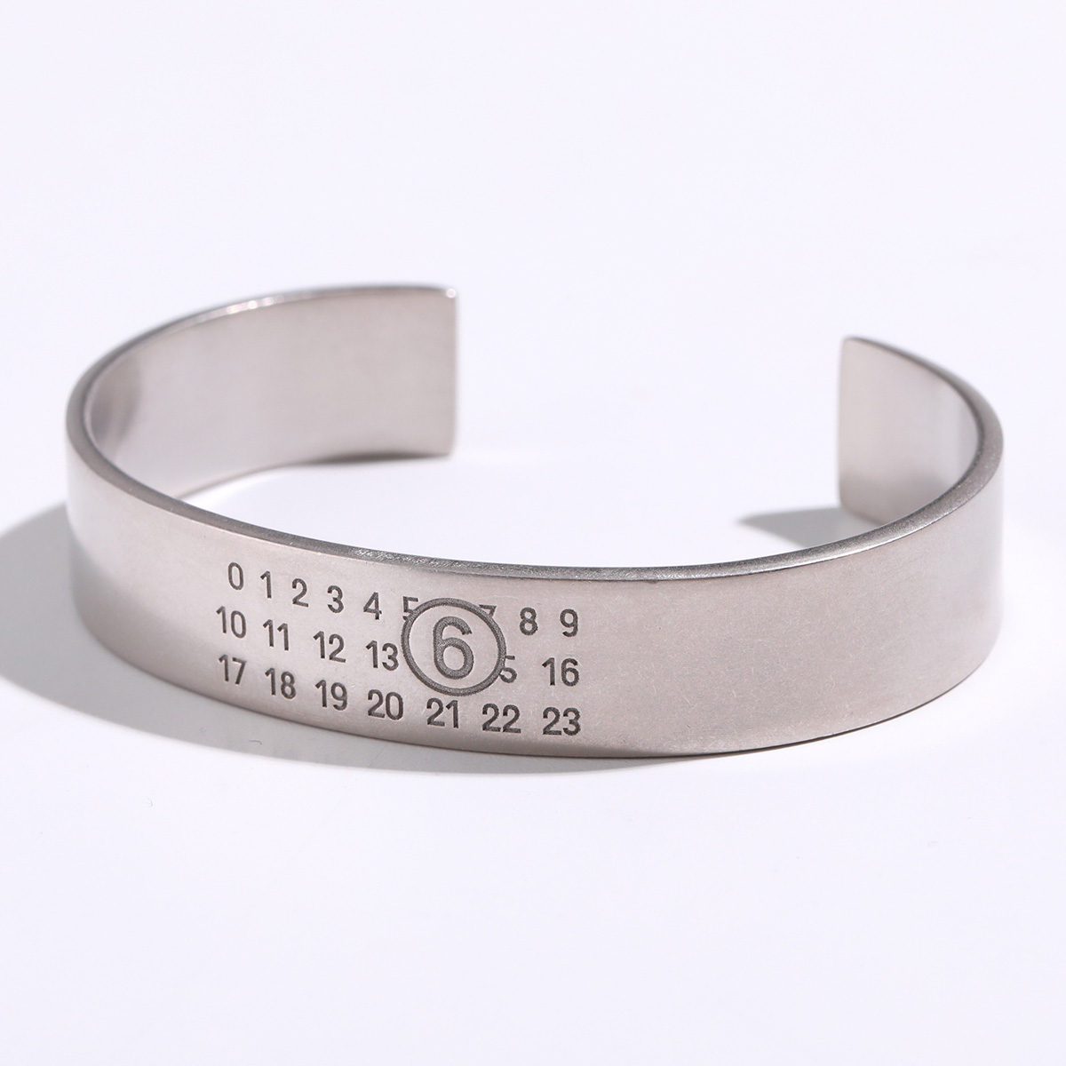 MM6 エムエムシックス メゾンマルジェラ バングル SM7UY0056 SV0310