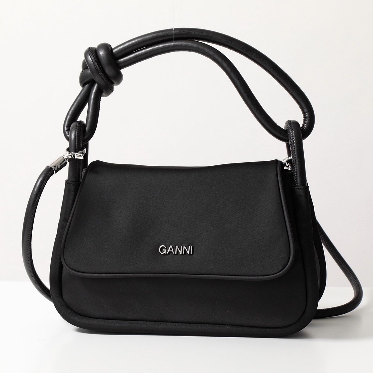 GANNI 黒 ハンドバッグ GANNI ガニー ハンドバッグ Knot Flap Over A4745 5719