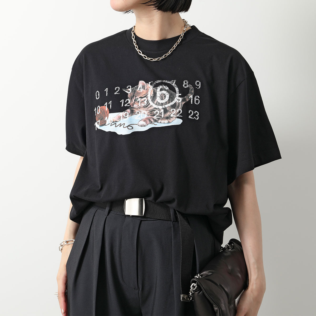 MM6 エムエムシックス メゾンマルジェラ 半袖 Tシャツ SH0GC0015 S23588 レディース ナンバーロゴ キャット プリント コットン  クルーネック カラー2色