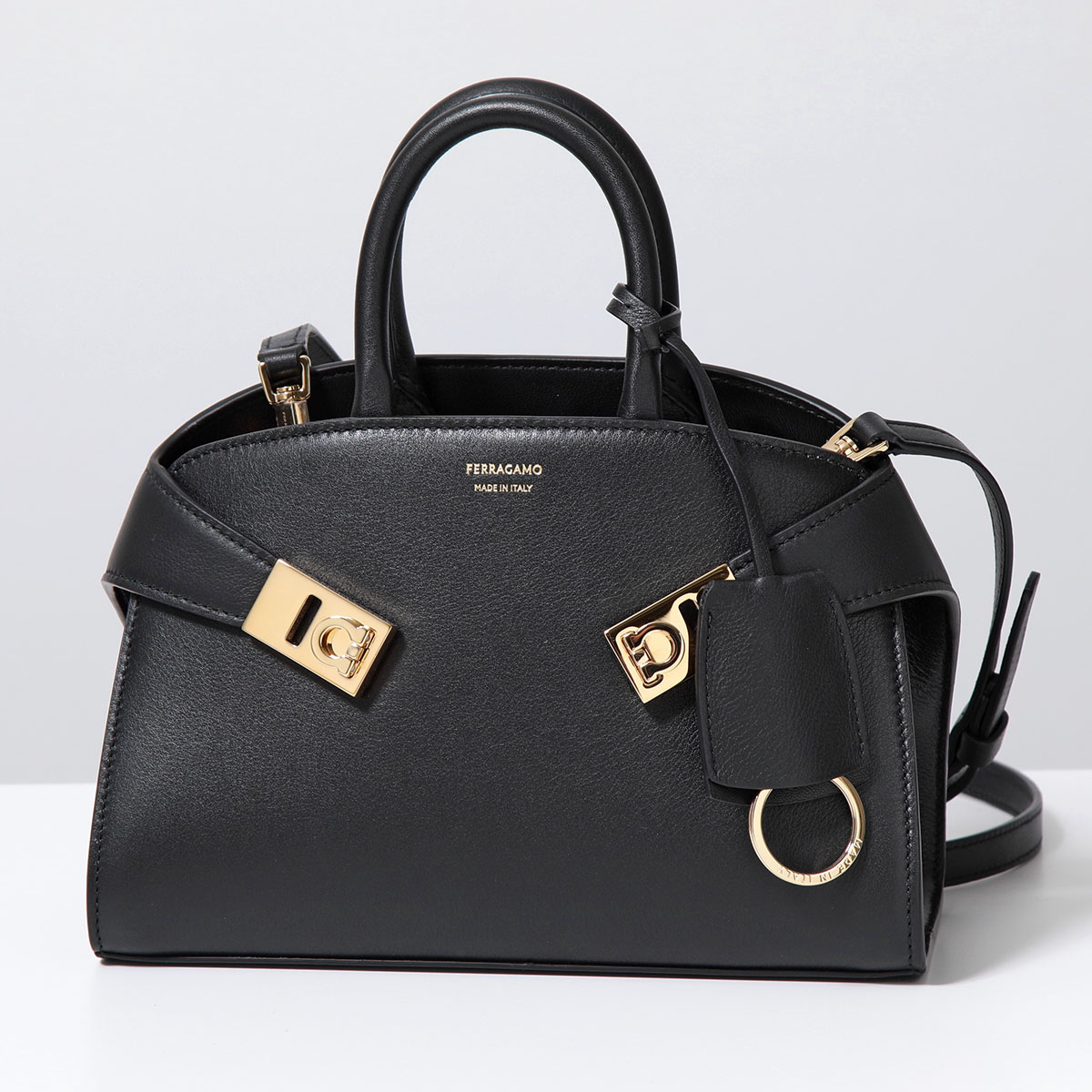 SALVATORE FERRAGAMO フェラガモ ショルダーバッグ HUG MINI ハグ ミニ SALVATORE FERRAGAMO フェラガモ ショルダーバッグ HUG MINI ハグ ミニ