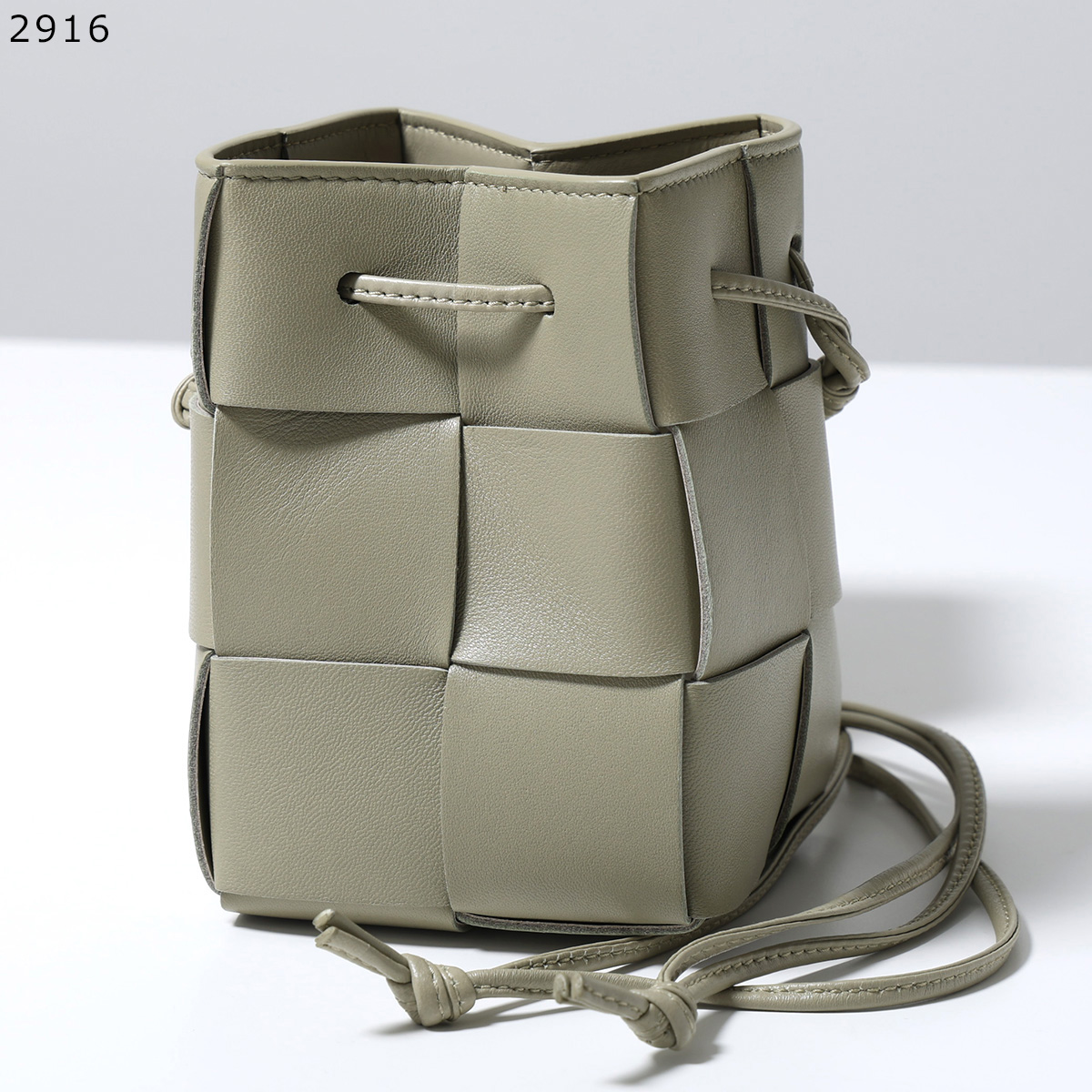 BOTTEGA VENETA（ボッテガ・ヴェネタ） ショルダーバッグ CASSETTE