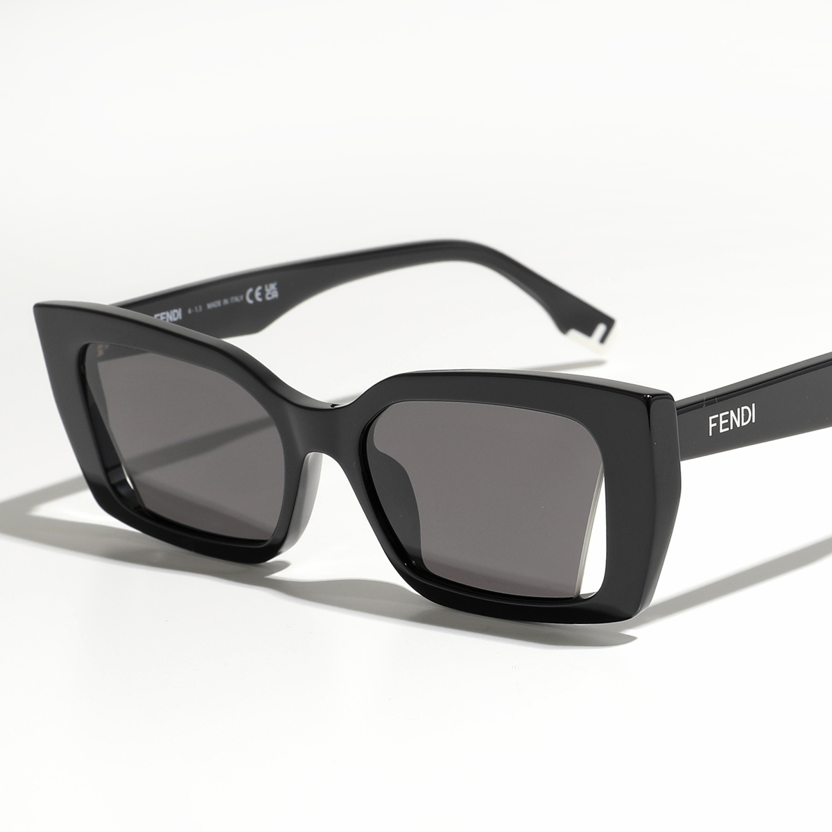 FENDI　フェンディ　サングラス　ブラック　ケース付き　定番デザイン　0116 フェンディグラフィ ブラック | Fendi