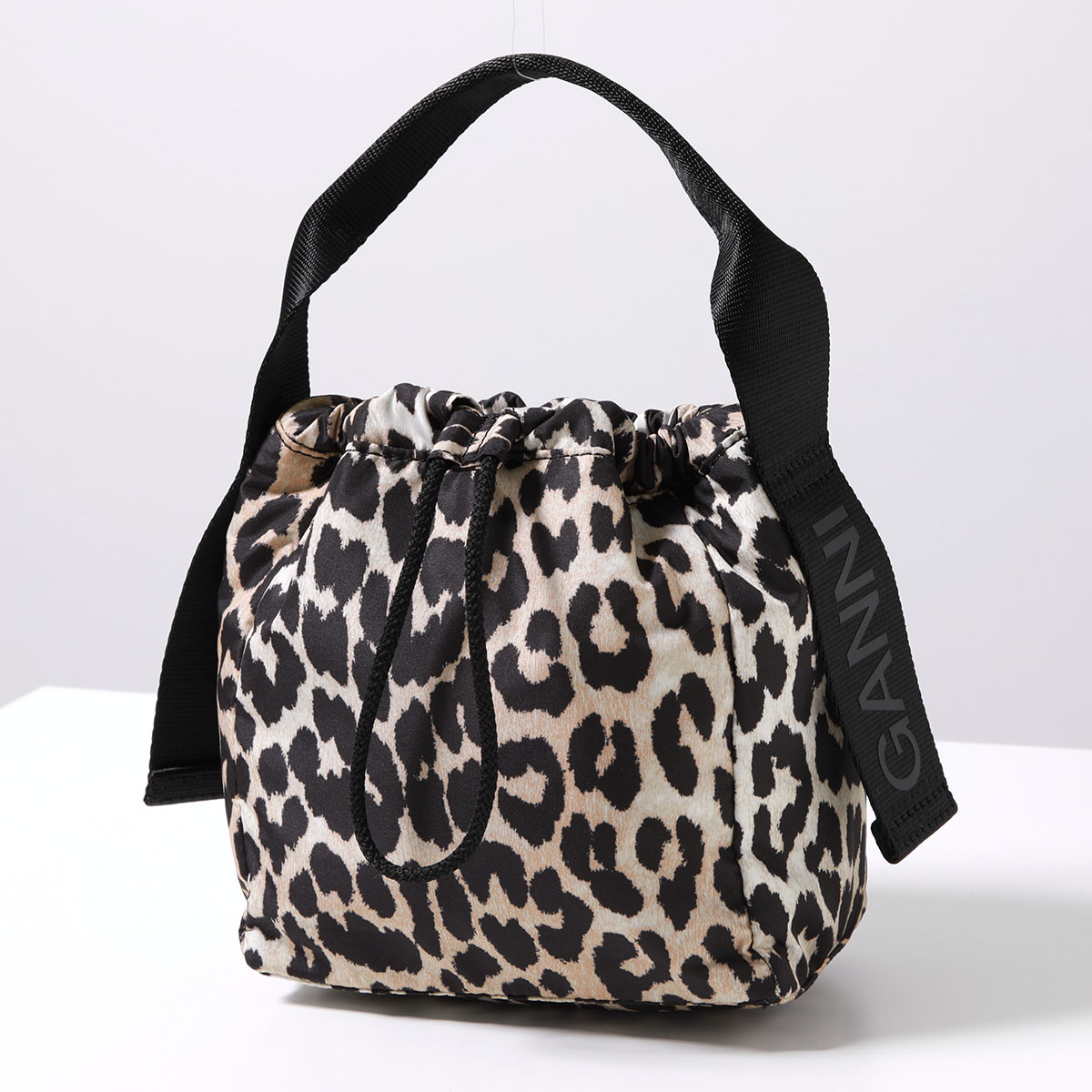 GANNI RECYCLED NYLON HANDBAG ハンドバッグ GANNI Knot Recycled-Nylon Top-Handle Bag in BLACK | endource