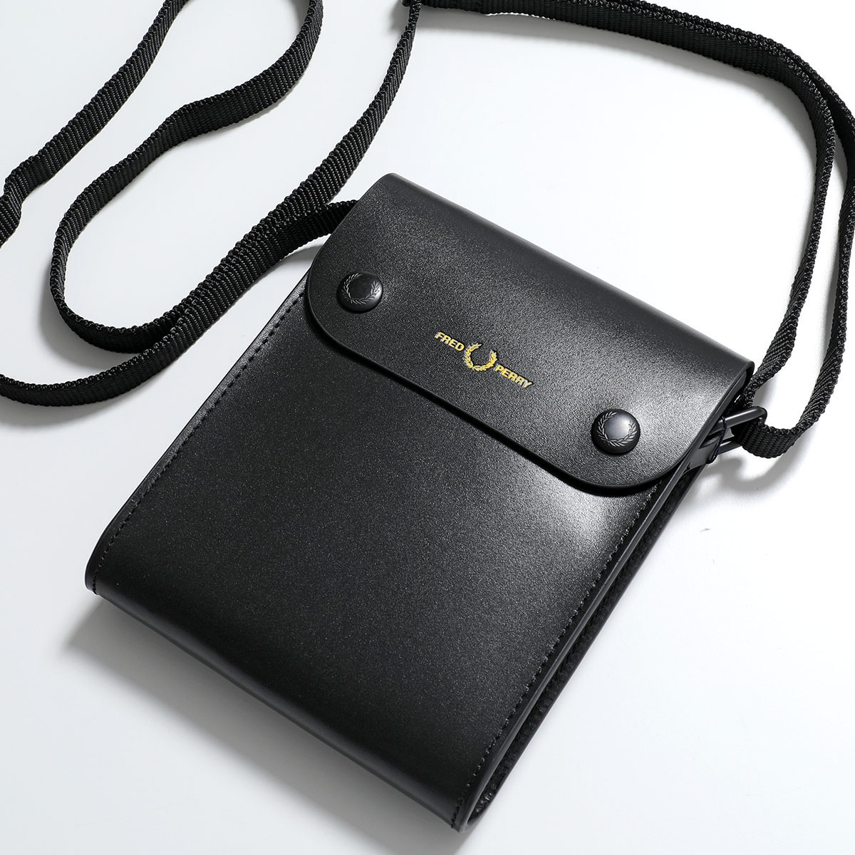 FRED PERRY（フレッドペリー） ショルダーバッグ BURNISHED LEATHER