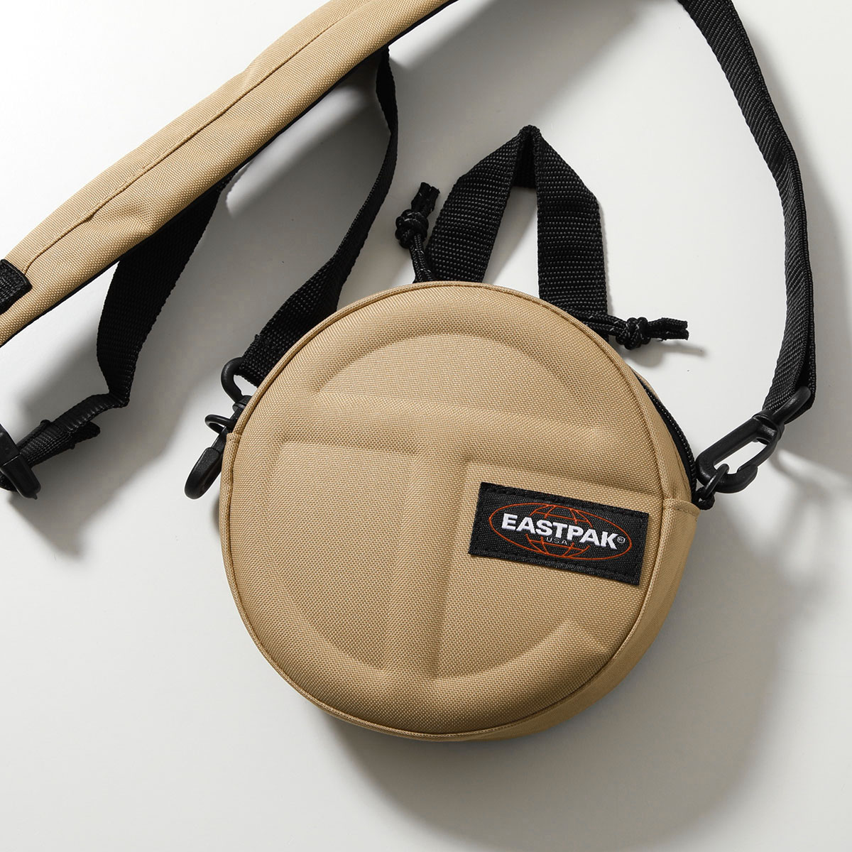 TELFAR × EASTPAK ショルダーバッグ CIRCLE BAG EK0A5BBC TELFAR EASTPAK EK0A5BBC CIRCLE BAG BLACK | DOSHABURI Online Shop