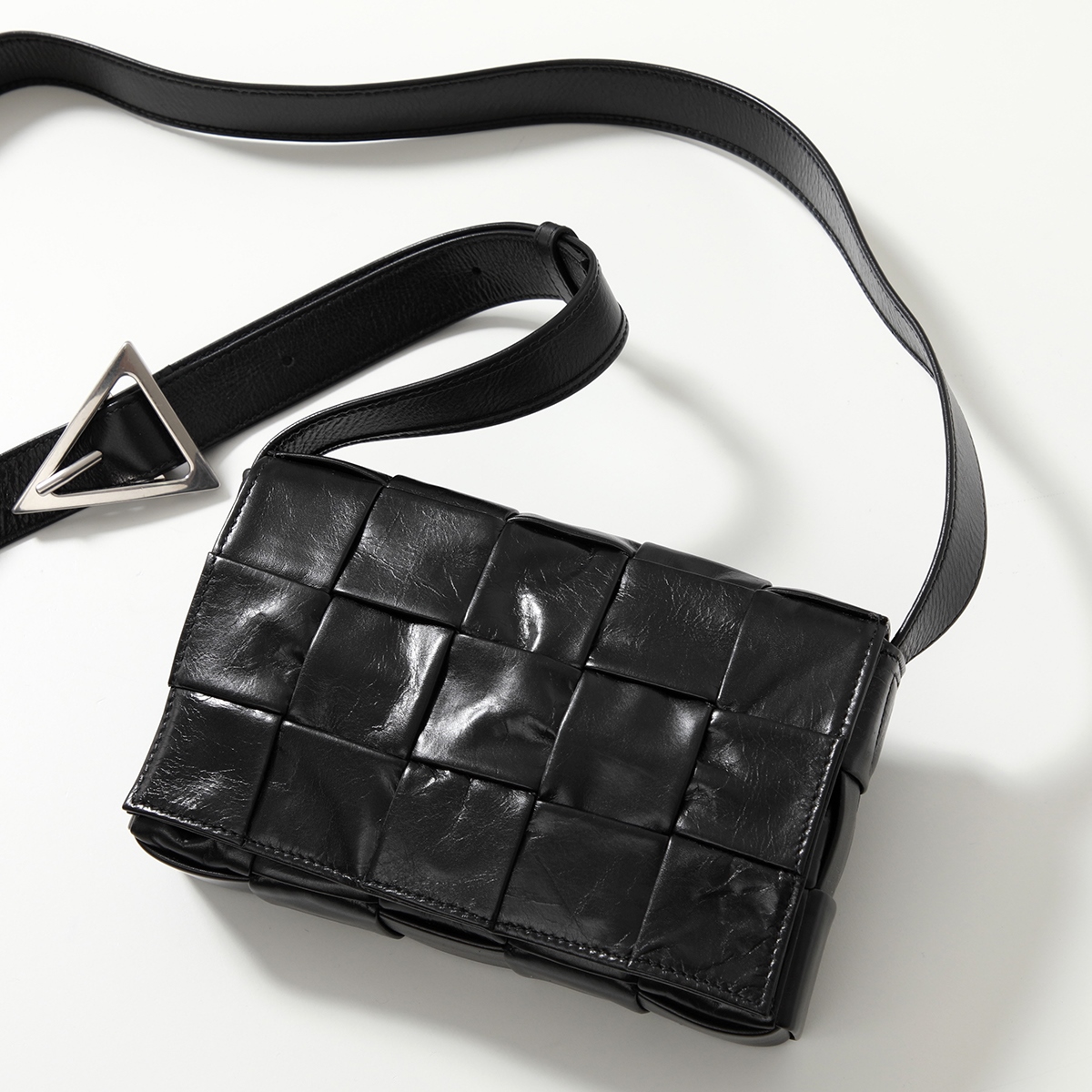 BOTTEGA VENETA ボッテガヴェネタ ショルダーバッグ SMALL CASSETTE スモール カセット 717587 VCQ71  レディース マキシイントレ 鞄 8803/BLACK-SILVER : 360711023 : インポートセレクトmusee - 通販 -  Yahoo!ショッピング