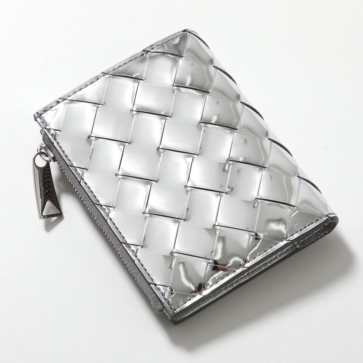 BOTTEGA VENETA（ボッテガ・ヴェネタ） 二つ折り財布 742330 V3QM5