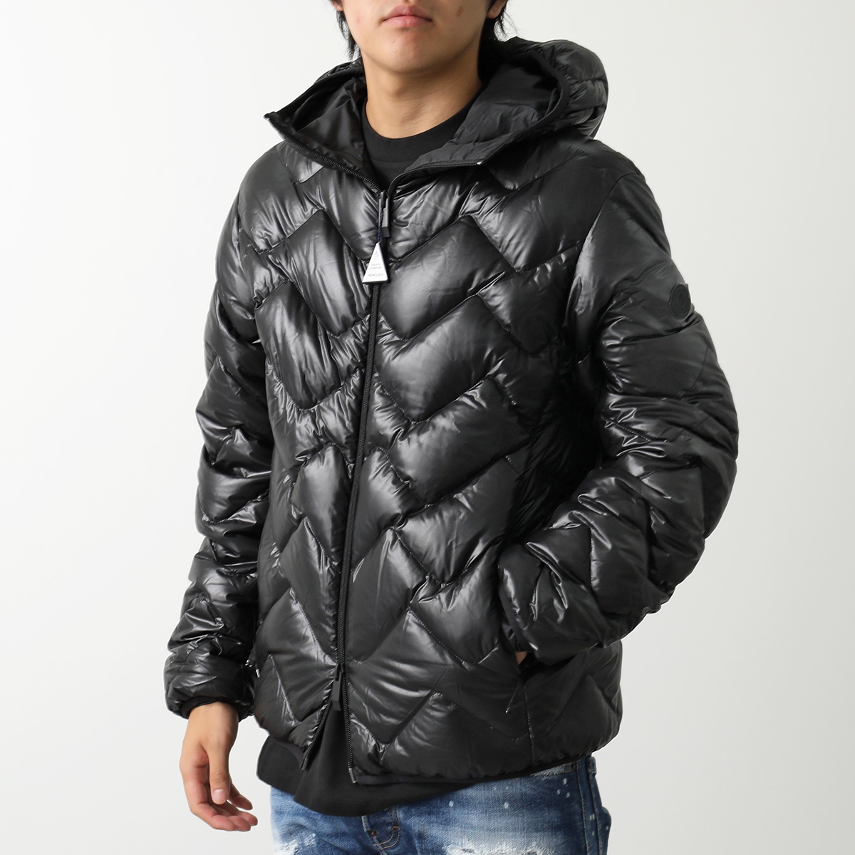 MONCLER Matt Black モンクレール マットブラック ダウンジャケット LAVERQ 1A00057 595OK メンズ ロゴ  フード付き ラバーアイコンパッチ 999