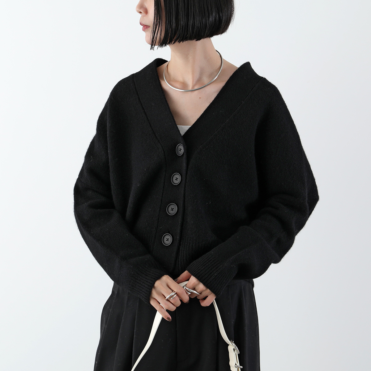 ANTHOM アントム Vネック カーディガン A30524 レディース ウール クロップド ショート丈 カットオフ ニット カラー2色 ANTHOM アントム Vネック カーディガン A30524 レディース