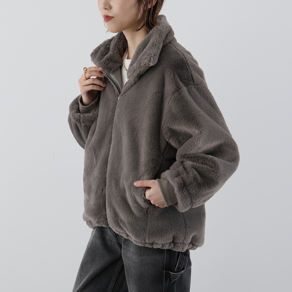 セール 50%OFF】Acuta ファー付リバーシブルポンチョダウン
