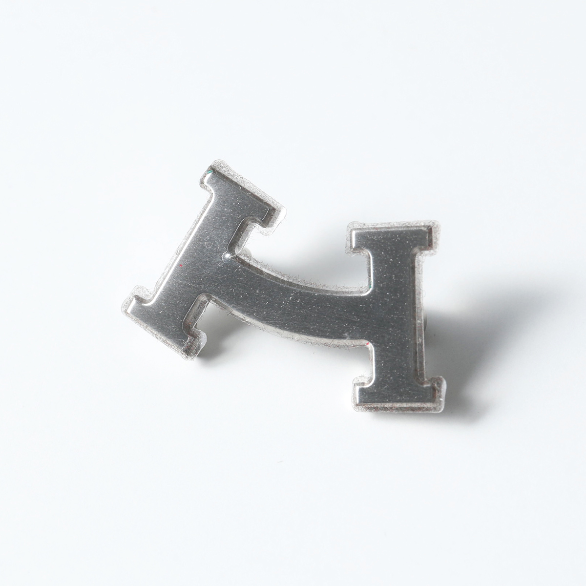 HERMES エルメス ブローチ スマイル BROCHE 053001FB メンズ レディース ピン バッジ Hロゴ ロゴ刻印 MAT-SILVER