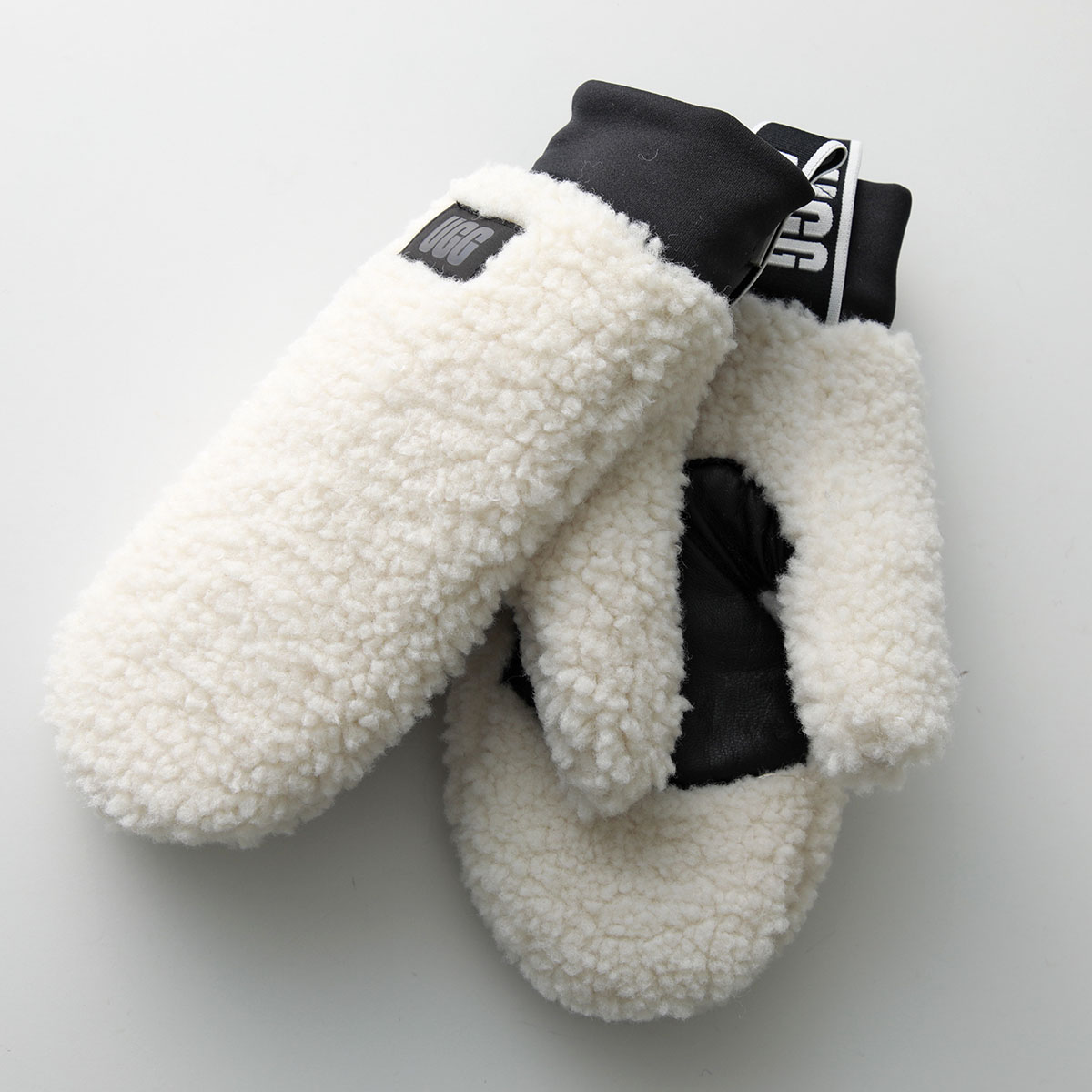 『新品未使用』UGGフラッフ ミトン ウィズ ロゴ テープ UGG UGG アグ グローブ UGGfluff Mitten With Logo Tape UGGフラッフ