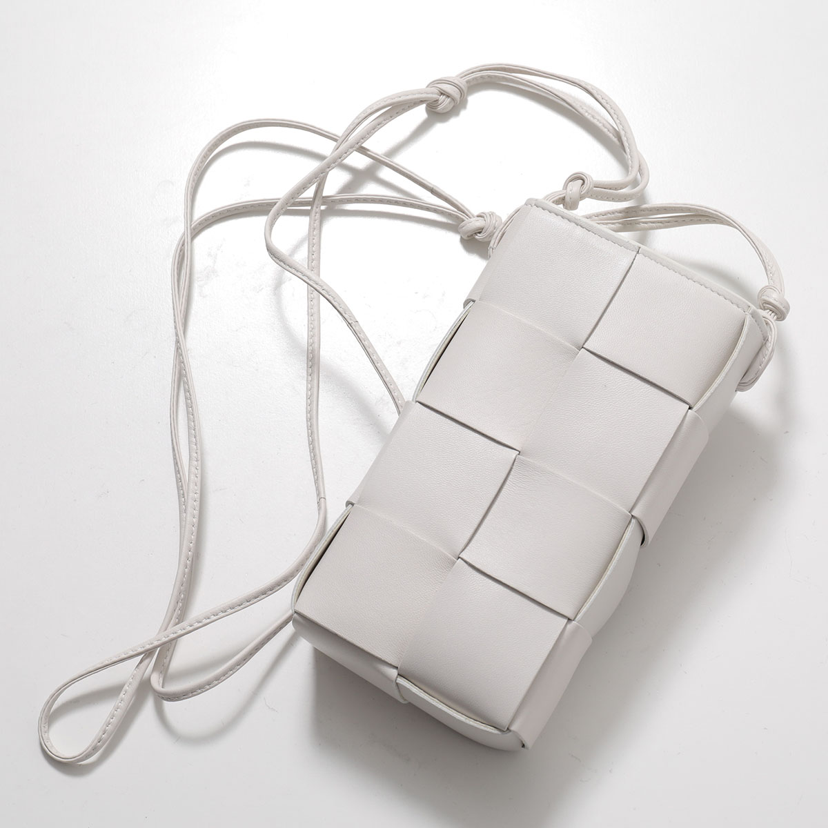 BOTTEGA VENETA（ボッテガ・ヴェネタ） ショルダーバッグ CASSETTE