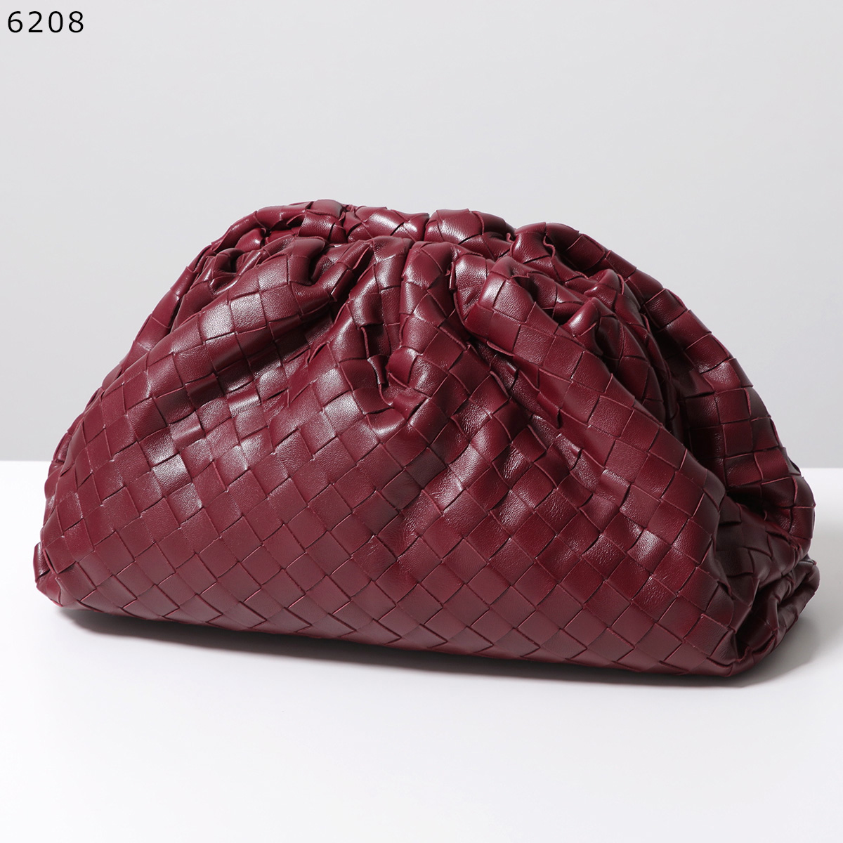 直営店☆BOTTEGA VENETA☆THE SPONGE POUCH クラッチバッグ BOTTEGA VENETA Lambskin The Sponge Pouch Clutch Black