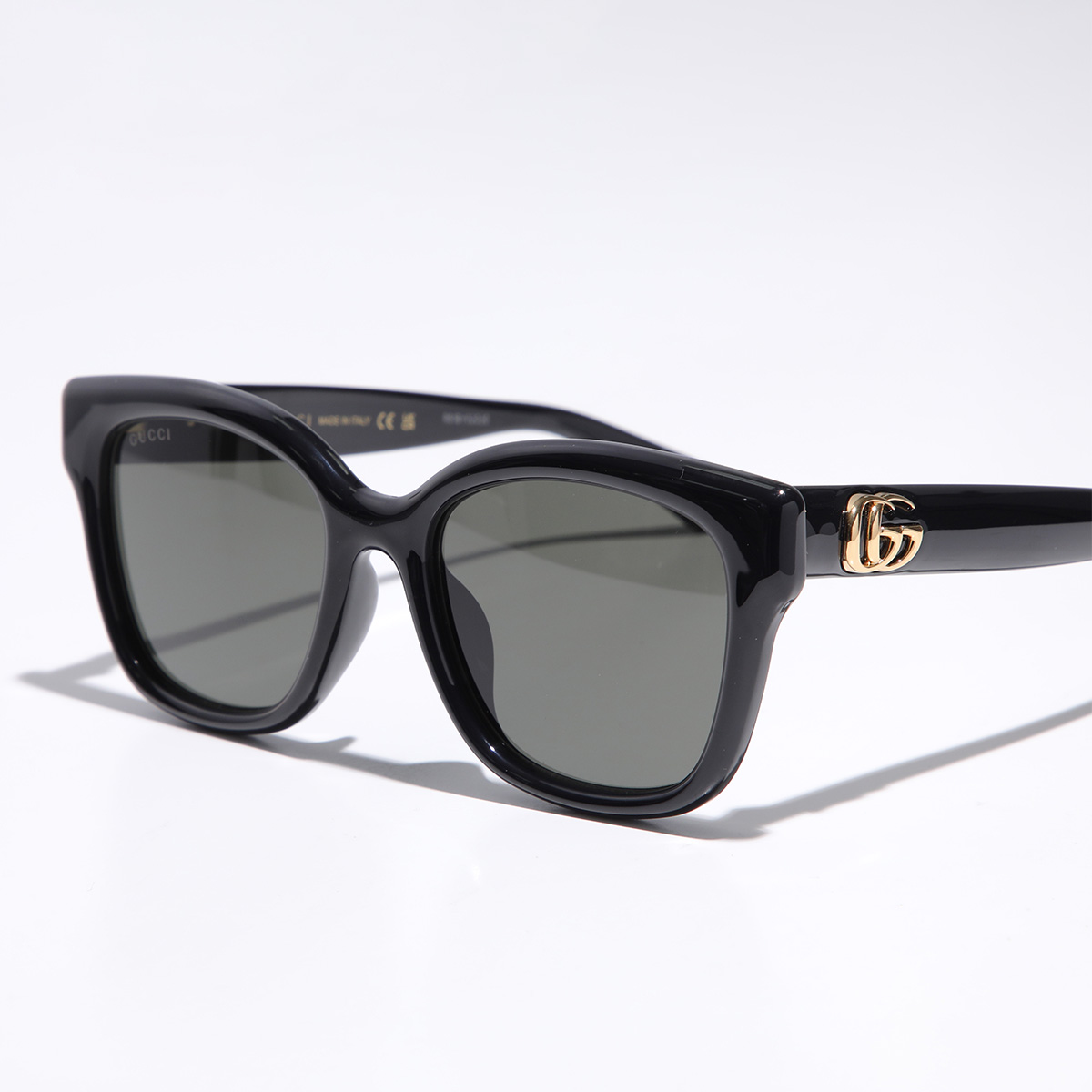 美品✨GUCCI グッチ サングラス マットブラック Gロゴ 男女兼用 ケース付 GUCCI - グッチ ロゴ サングラス レディース 【中古】の通販 by