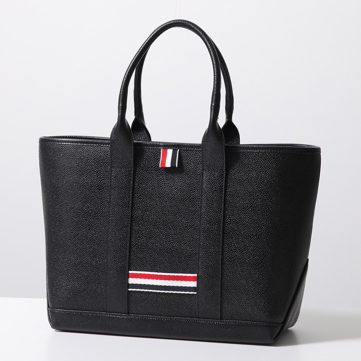 【関税込み】 ☆THOM BROWNE☆ Trapeze レザー トートバッグ Thom Browne Trapeze Pebbled Leather Tote Bag | Black | FARFETCH