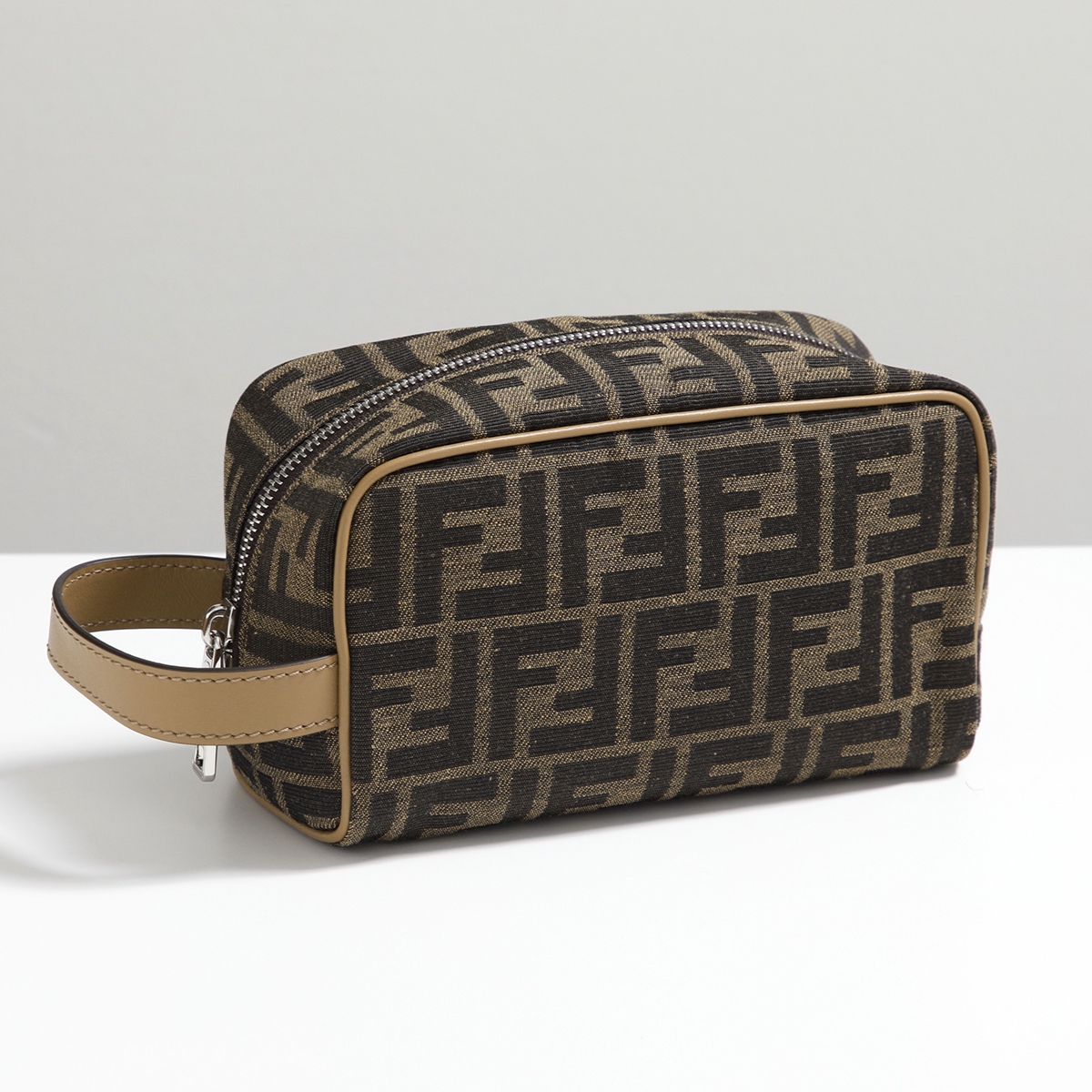 FENDI フェンディ フラットポーチ クラッチ セカンドバッグ FENDI （新品・未使用品）フェンディ フラットポーチ クラッチ
