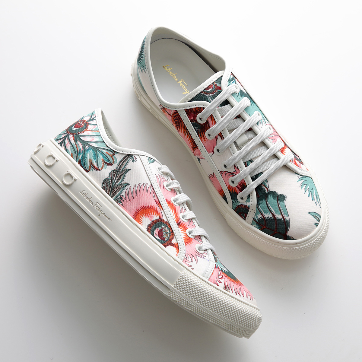 FERRAGAMO レディーススニーカー（色：マルチカラー）｜シューズ